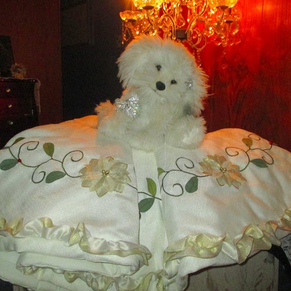 Super Plush Tree Skirt - Picture 1 of 10